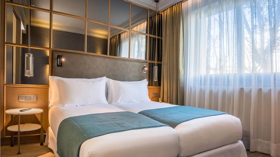 Barcelo Emperatriz Room