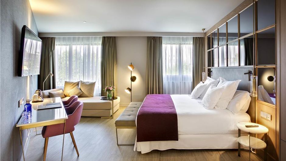 Barcelo Emperatriz Room