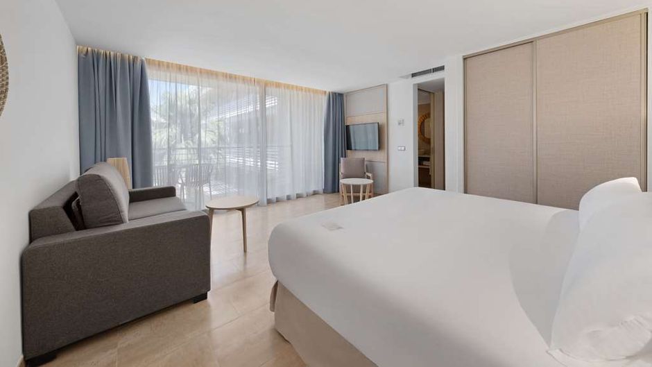 Occidental Cala Vinas Suite