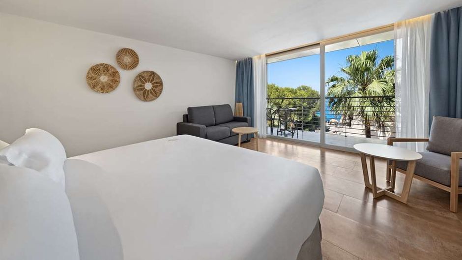 Occidental Cala Vinas Suite