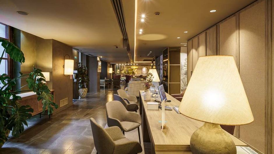Barcelo Oviedo Cervantes Lobby