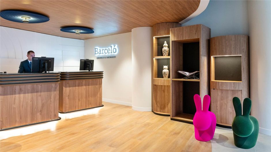 Occidental Santa Cruz Contemporaneo Lobby
