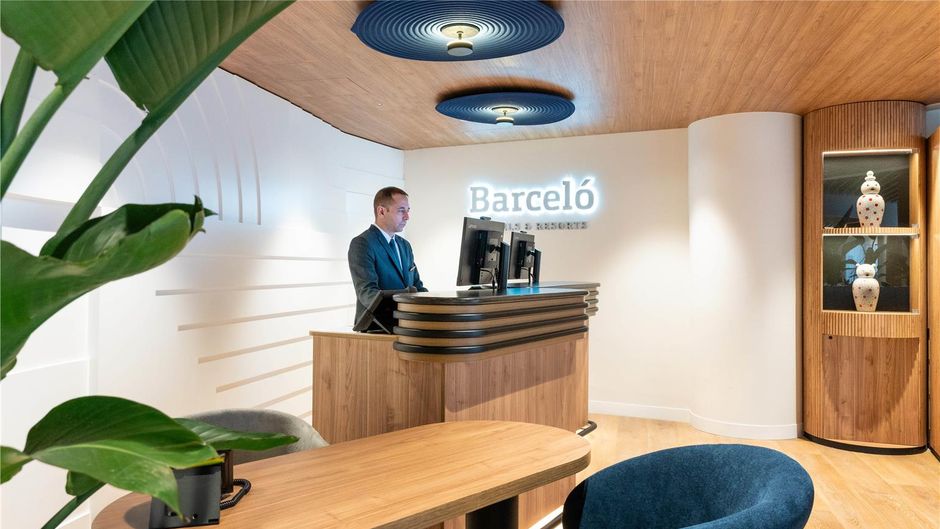 Occidental Santa Cruz Contemporaneo Lobby