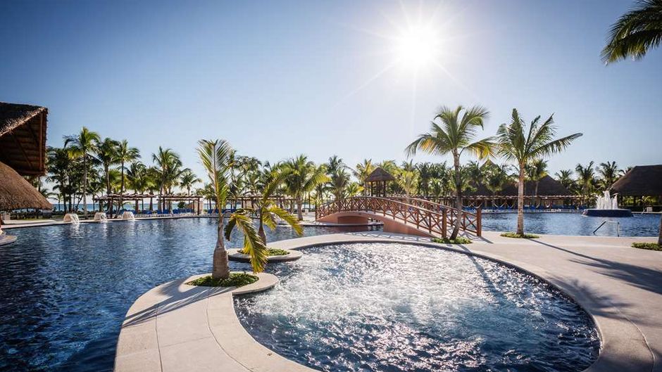 Barcelo Maya Beach - Barcelo Maya Caribe Pool
