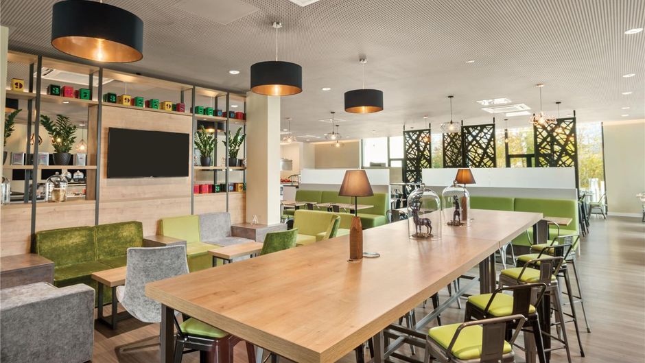 Super 8 Munich City North Lobby