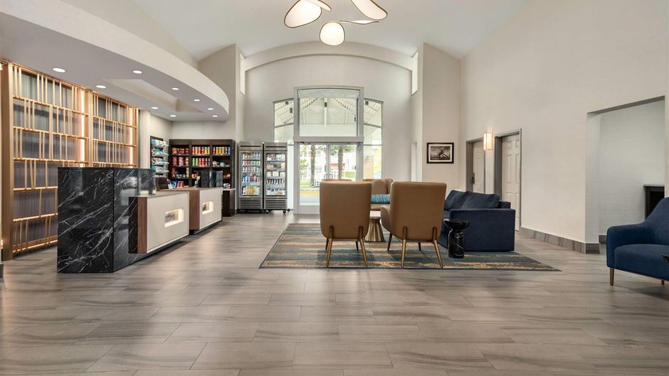 La Quinta Inn Vancouver Airport Lobby