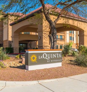 La Quinta Inn & Suites LAS South