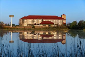 La Quinta Inn & Suites Shawnee