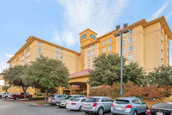 La Quinta Inn-Suites San Antonio Airport