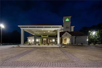 La Quinta Inn & Suites Raleigh Cary