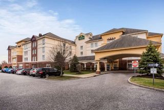 La Quinta Inn & Suites Islip/MacArthur
