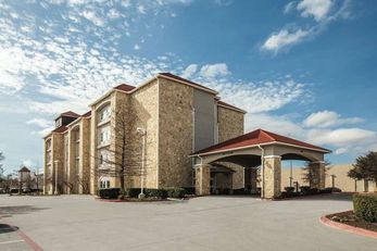 La Quinta Inn & Suites Mansfield