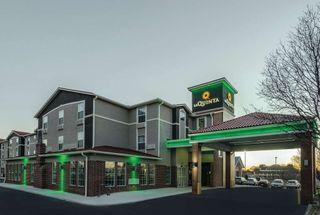 La Quinta Inn & Suites Kansas City Arpt