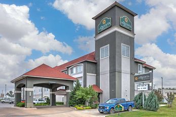 La Quinta Inn & Suites Tulsa Airport