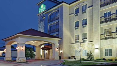 La Quinta Inn & Suites DFW Airport