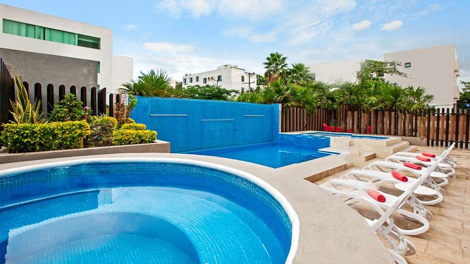 Wyndham Garden Cancun Downtown Pool