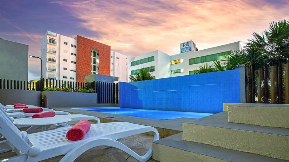 Wyndham Garden Cancun Downtown Pool