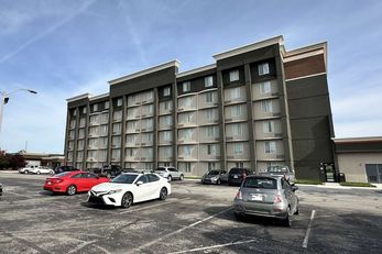 La Quinta Inn & Suites South