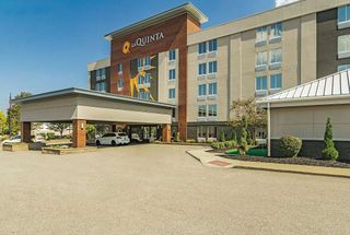 La Quinta Inn & Suites Cleveland Arpt W