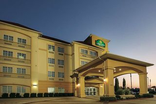 La Quinta Inn & Suites by Wyndham Dallas