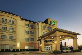 La Quinta Inn & Suites by Wyndham Dallas