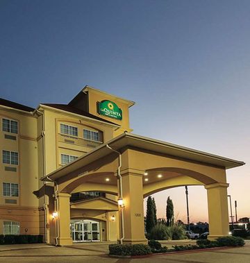 La Quinta Inn & Suites by Wyndham Dallas