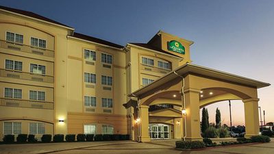 La Quinta Inn & Suites by Wyndham Dallas