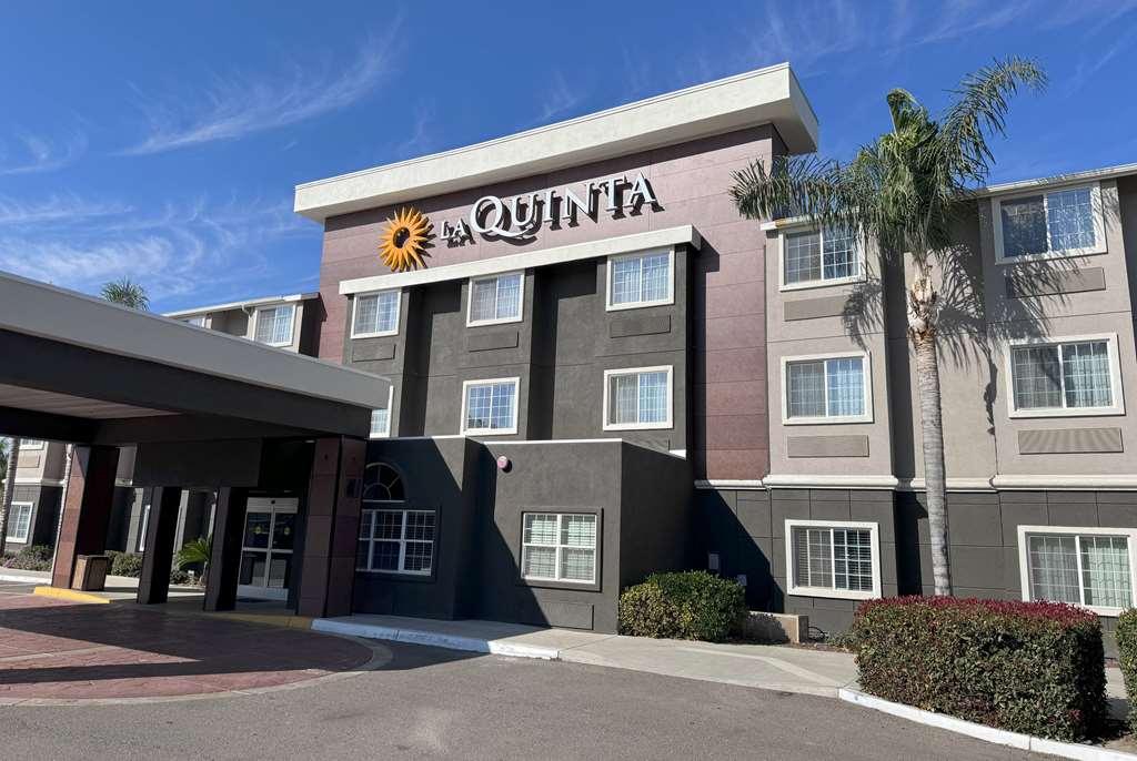 La Quinta Inn Suites Tulare Tourist Class Tulare CA Hotels