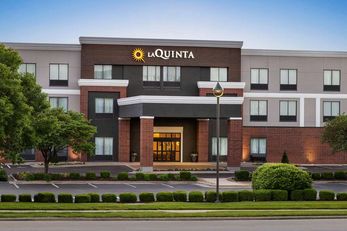 La Quinta Inn & Suites Springfield Arpt