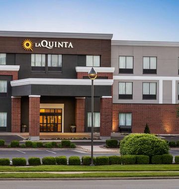 La Quinta Inn & Suites Springfield Arpt