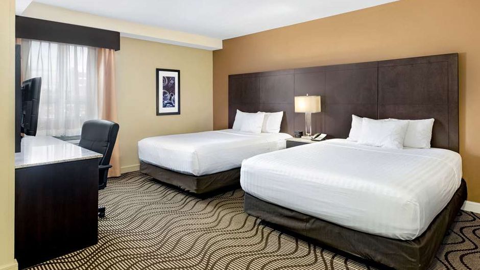 La Quinta Inn & Suites Oshawa Suite