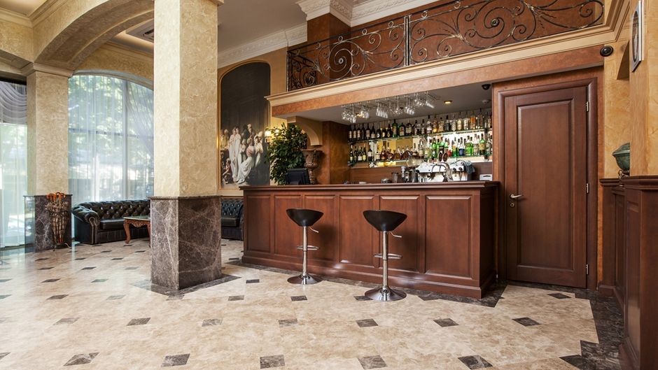 Alexandrovskiy Hotel Lobby