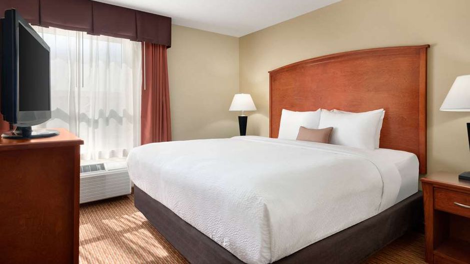 Days Inn & Suites Sherwood Park Suite