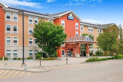 Days Inn & Suites Sherwood Park