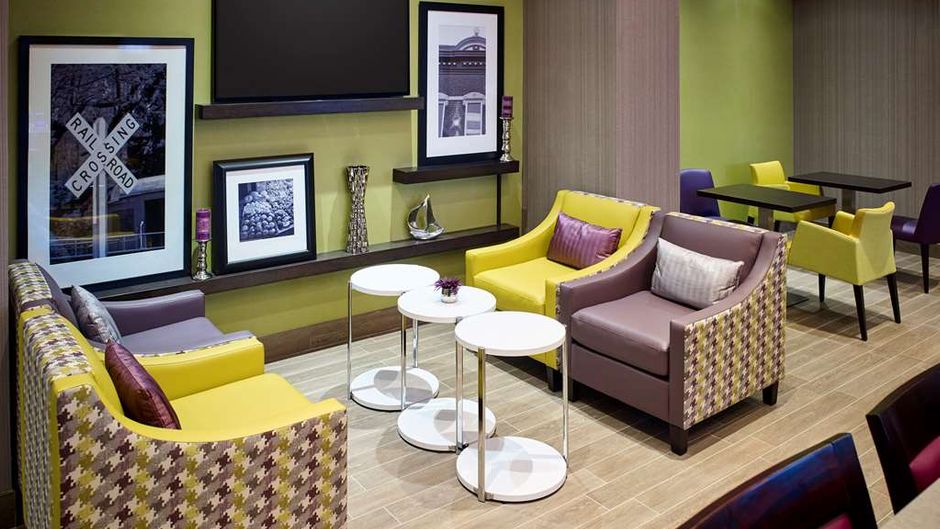 Hampton Inn by Hilton Sarnia/PointEdward Lobby