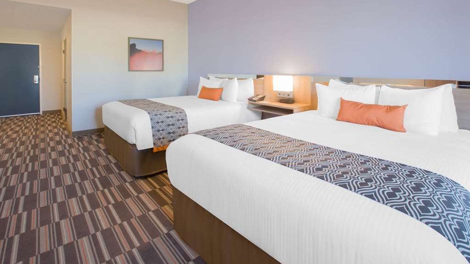 Microtel Inn & Suites Cuauhtemoc Room