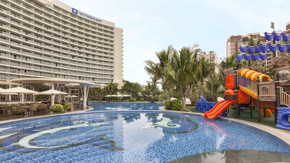Wyndham Sanya Bay Pool