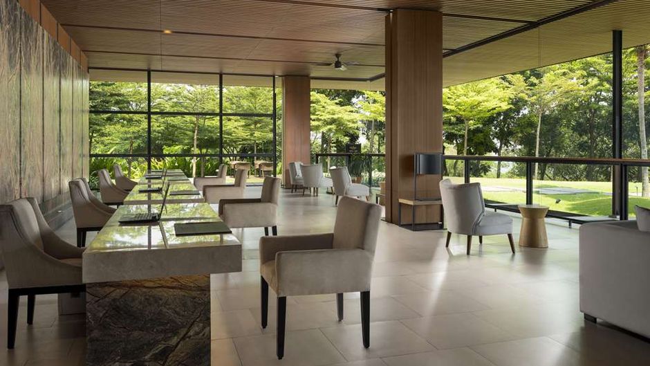 Royal Tulip Gunung Geulis Lobby