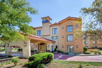 Days Inn & Suites Arlington Heights