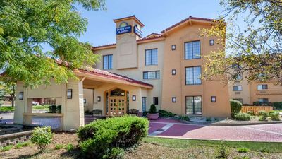 Days Inn & Suites Arlington Heights