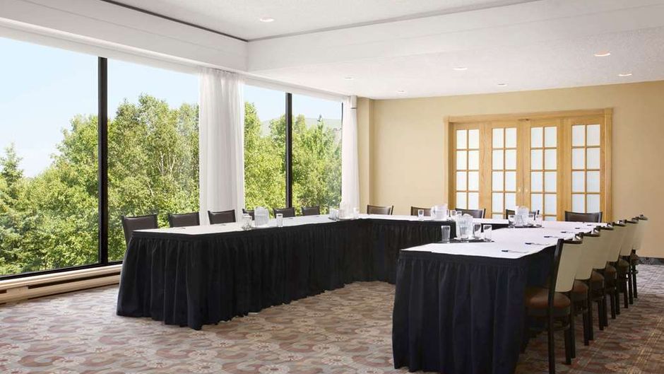 Travelodge Sydney, Nova Scotia Meeting