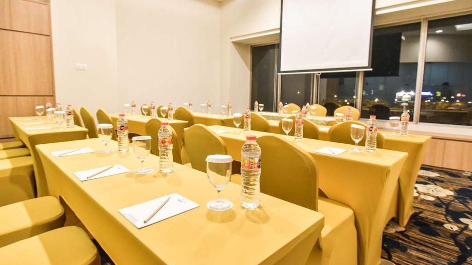 Golden Tulip Essential Tangerang Meeting