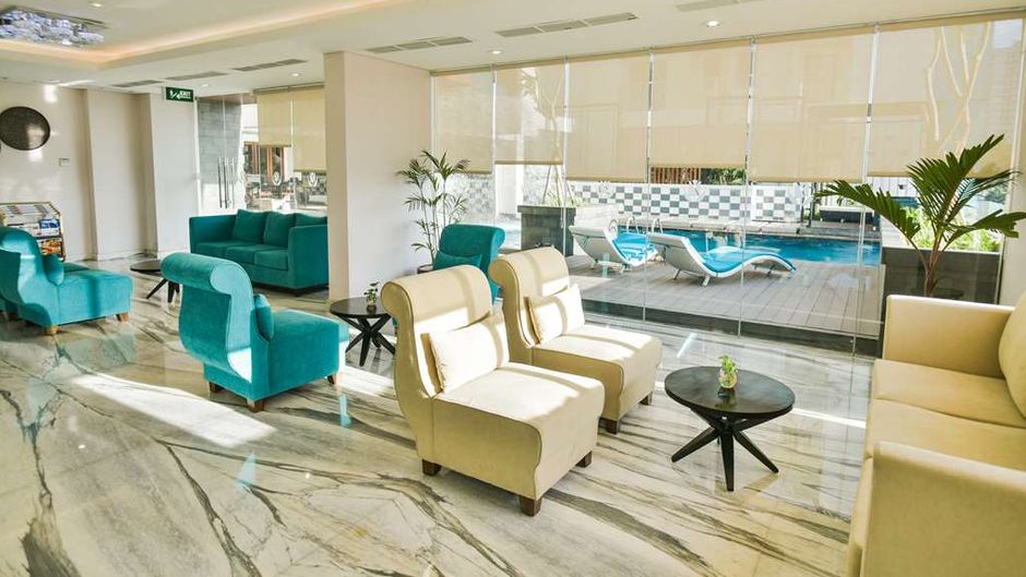 Golden Tulip Essential Tangerang Lobby