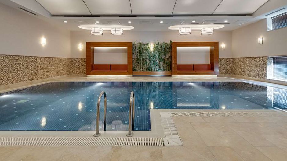 DoubleTree by Hilton Hotel Van Pool