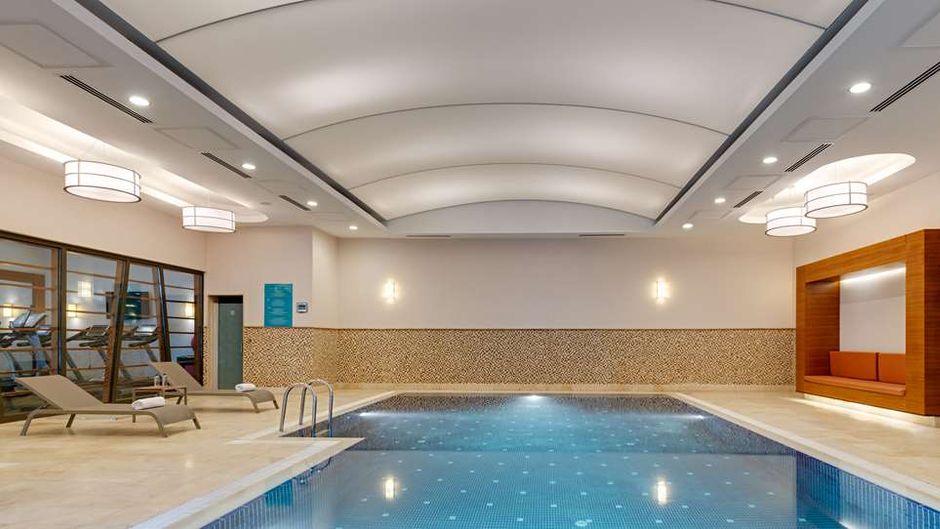 DoubleTree by Hilton Hotel Van Pool