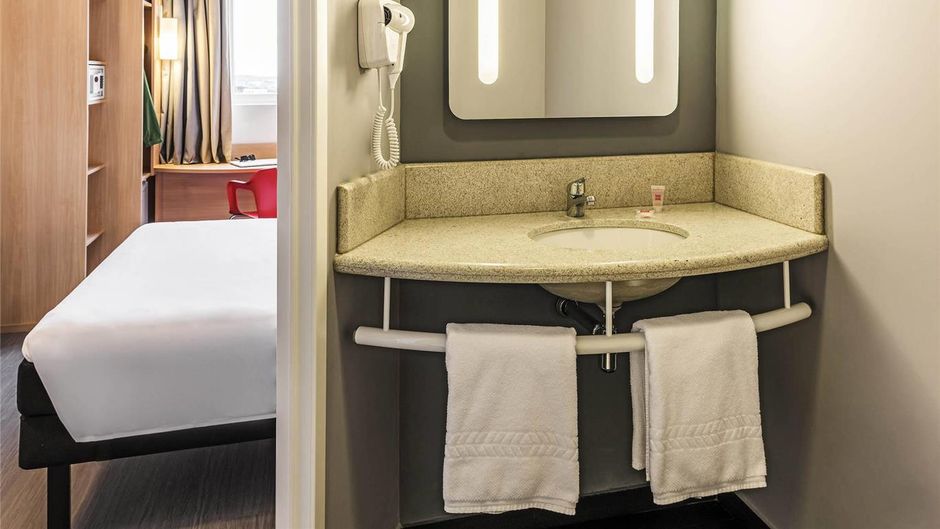 Ibis Chapeco Room