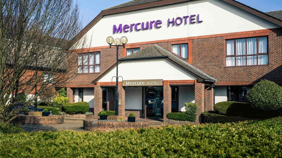 Mercure Dartford Brands Hatch Hotel Exterior