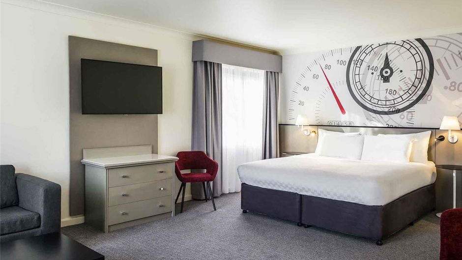 Mercure Dartford Brands Hatch Hotel Room
