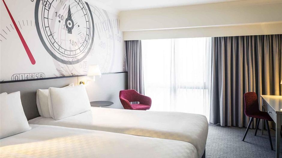 Mercure Dartford Brands Hatch Hotel Room