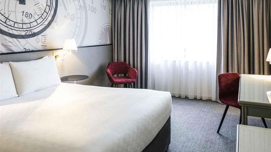 Mercure Dartford Brands Hatch Hotel Room